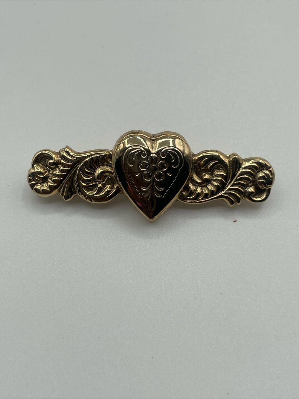 1928 Gold Heart Filigree Bar Brooch